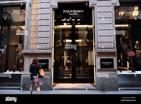 yves saint laurent via monte napoleone milano|Yves Saint.